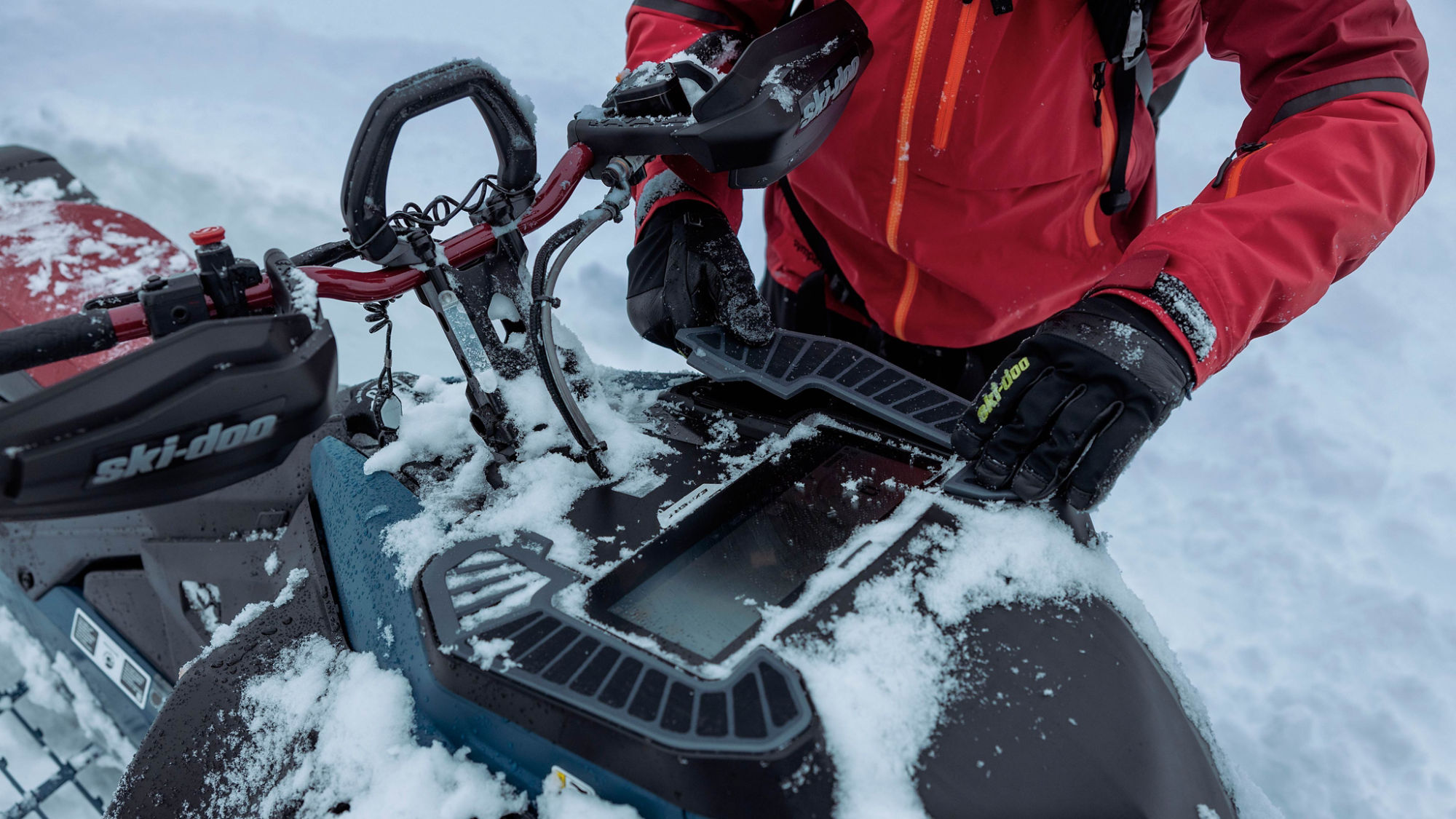 2026 Ski-Doo Summit - Deep Snow Snowmobile 2026 Ski-Doo Summit - Deep Snow Snowmobile